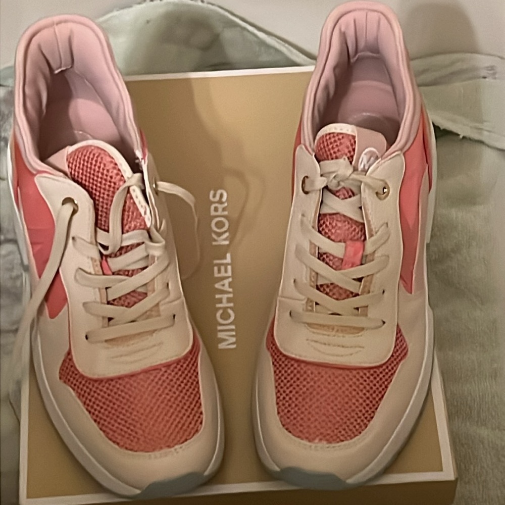 Powder pink & cream platform athletic trainer
sneaker w/ faux Gold MK plate - Picture 8 of 14